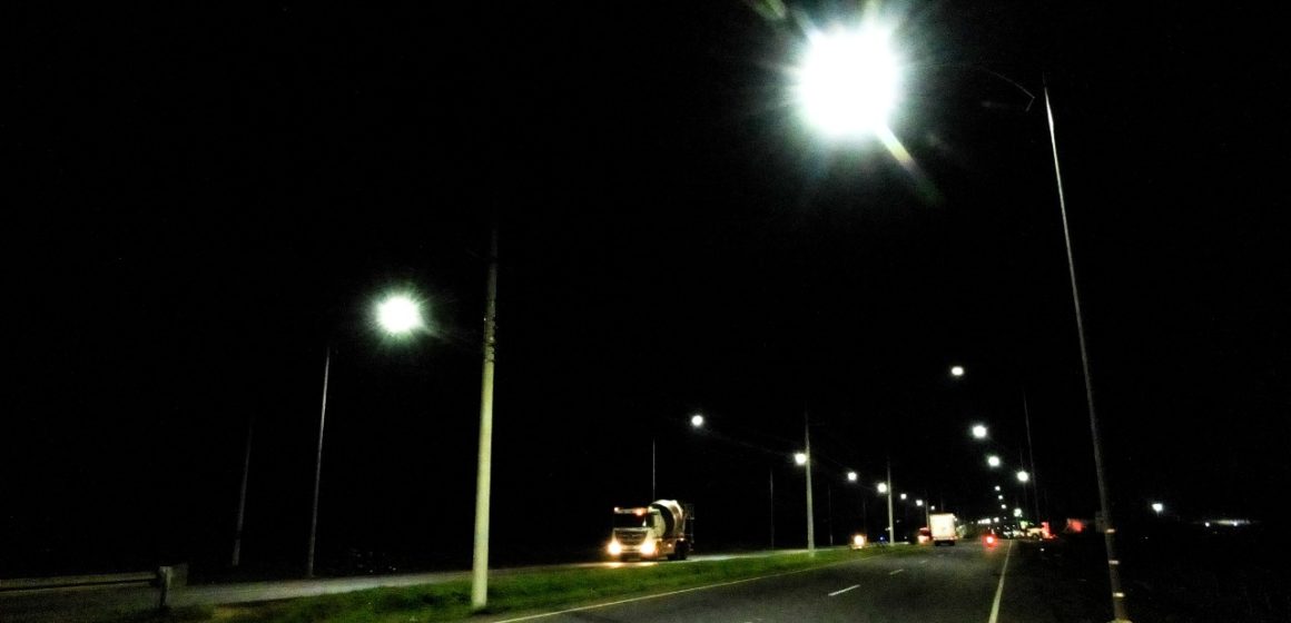 #AtlánticoLíderEnObras: Gobernación ilumina 11 kilómetros de la vía La Cordialidad con tecnología LED