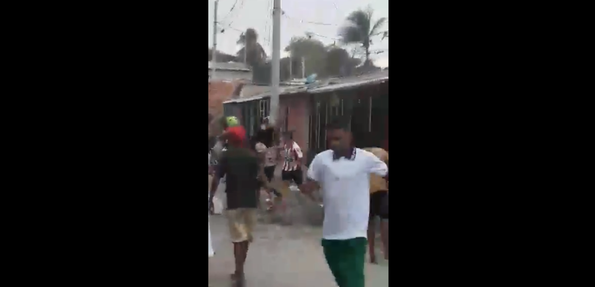 Enfrentamiento a piedras en Rebolo causa destrozos en viviendas