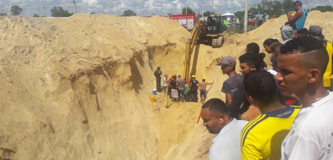 Muere obrero en derrumbe en obras de alcantarillado en Santo Tomás: otros dos resultaron heridos