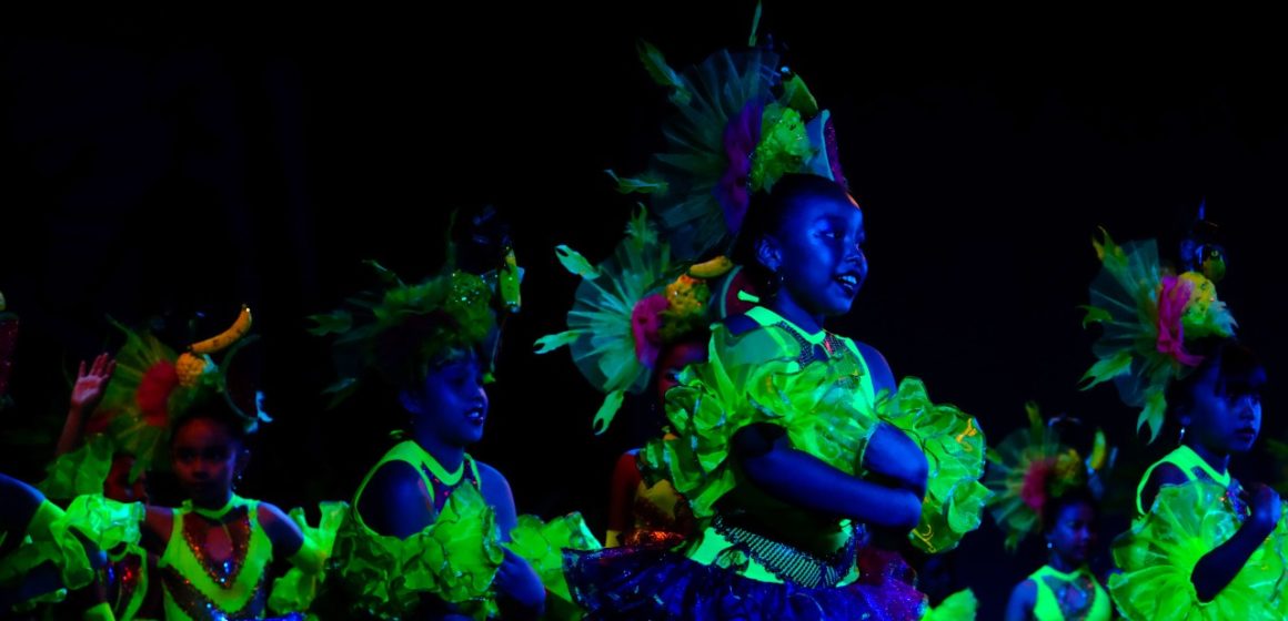 En el marco de la Semana de la Resistencia Afroindígena, 50 colectivos de danzas rinden tributo al mestizaje