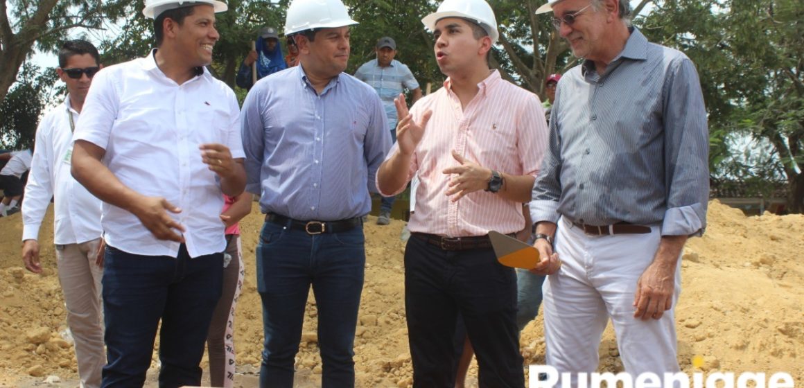 Monsalve y Bello colocan conjuntamente la Primera Piedra de proyecto de vivienda Las Camelias