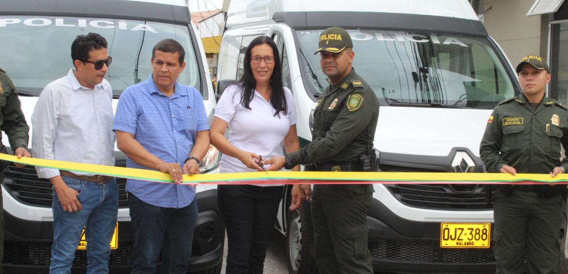 Alcaldía entregó vehículos a la Policía para reforzar vigilancia en Malambo.