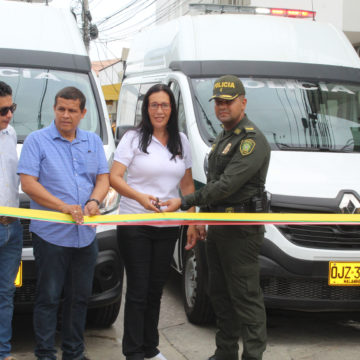 Alcaldía entregó vehículos a la Policía para reforzar vigilancia en Malambo.