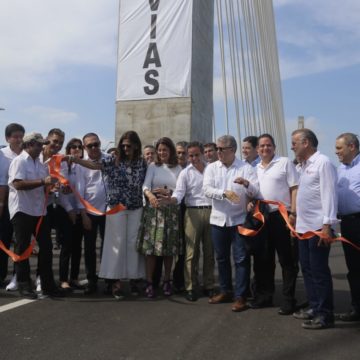 Presidente Iván Duque “cortó” cinta del nuevo Puente Pumarejo