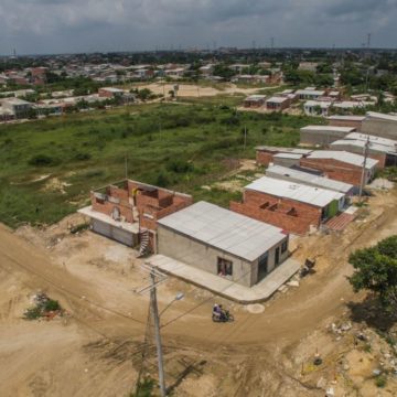 “Dignificaremos las condiciones de vida de más de 20 mil familias soledeñas con el programa de titulación de sus predios”: alcalde Rodolfo Ucrós