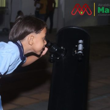 Más de 100 familias malamberas contemplaron el paso de la Estación Espacial Internacional frente a la luna