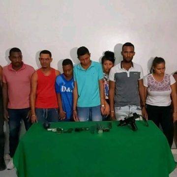 10 capturados con una miniuzi y una granada en Soledad