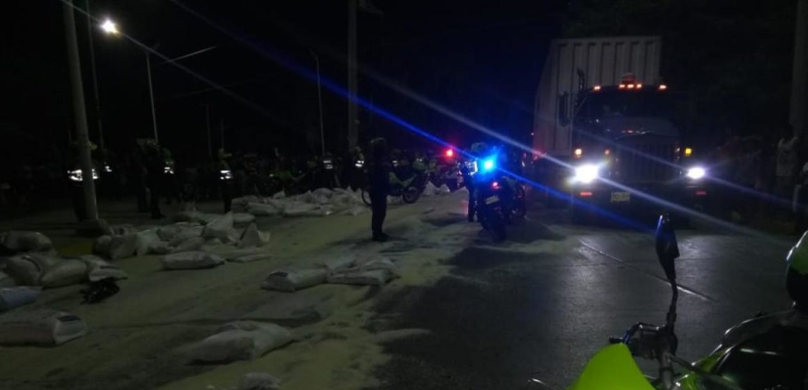 Policía actuó preventivamente en caso de cargamento de arroz que cayó de camión