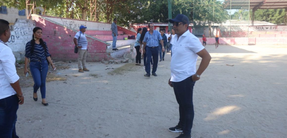 Alcalde Rumenigge Monsalve anuncia recuperación de la cancha de softbol de Villa Esperanza