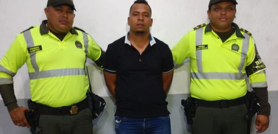 Policía lo capturó tras intentar atracar a un ciudadano: ya tenía 2 anotaciones por hurto