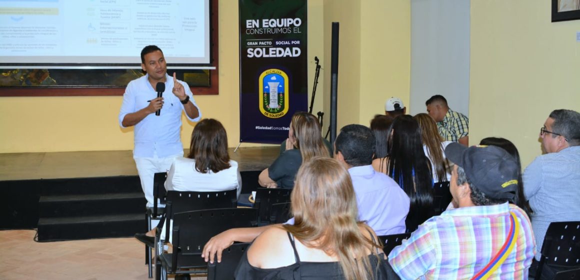 Capacitan a funcionarios y voceros de la comunidad de Soledad sobre el funcionamiento del Consejo Municipal de Política Social