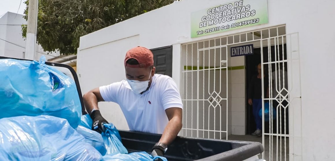 Alcaldía de Soledad realiza entrega de ayudas al gremio de motocarros.