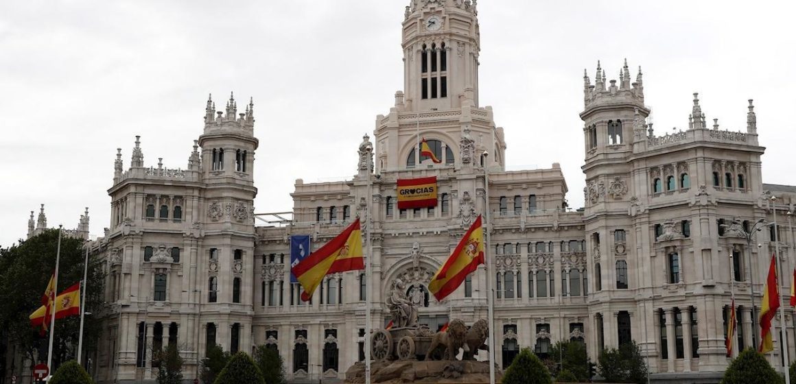 España superó los 22.000 muertos por Covid-19: 440 en las últimas 24 horas