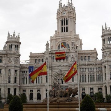 España superó los 22.000 muertos por Covid-19: 440 en las últimas 24 horas