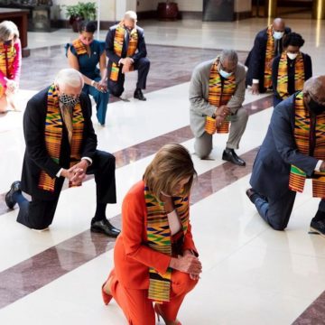 En honor a Floyd, demócratas se arrodillaron durante 9 minutos en el Congreso de EE.UU.