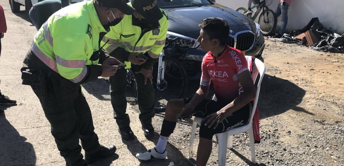 Conductor de vehículo realizó maniobra indebida y colisionó contra Nairo Quintana