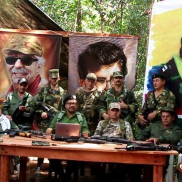 JEP llama a declarar a 15 exjefes de FARC por reclutamiento menores en el conflicto