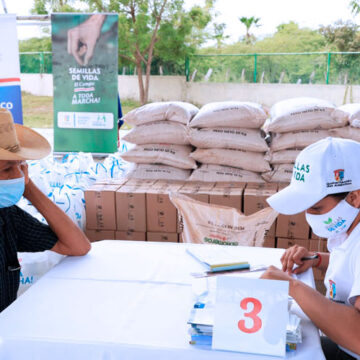 Gobernación entregó internet gratuito y kits de siembra en Suan y Santa Lucía