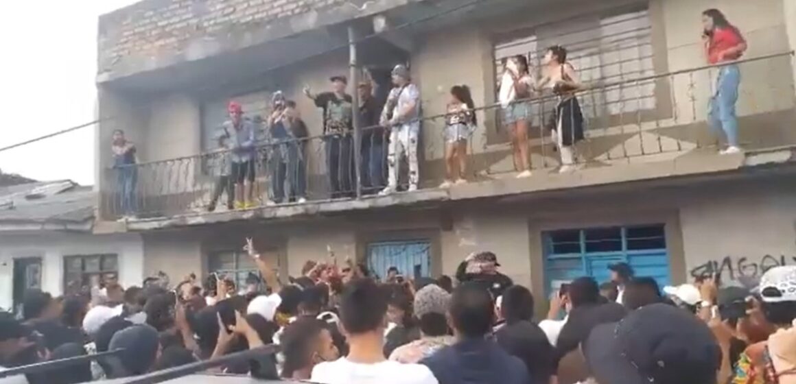 Peligrosa aglomeración de jóvenes en popayán a causa de la visita de un cantante de hip hop
