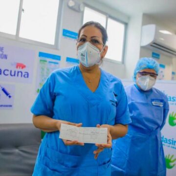 “No he sentido ningún efecto adverso”: médica vacunada en Córdoba