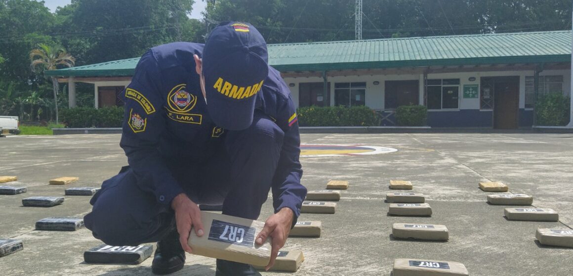 ARMADA DE COLOMBIA Y POLICIA NACIONAL LOGRAN INCAUTAR 375 KILOS DE CLORHIDRATO DE COCAINA Y 4.700 GRAMOS DE MARIHUANA