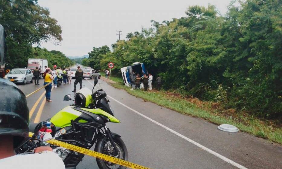 MADRE E HIJA VICTIMAS MORTALES DE BUS ACCIDENTADO  EN LA TRONCAL DE OCCIDENTE A LA ALTURA DE LA ENTRADA  AL GUAMO.