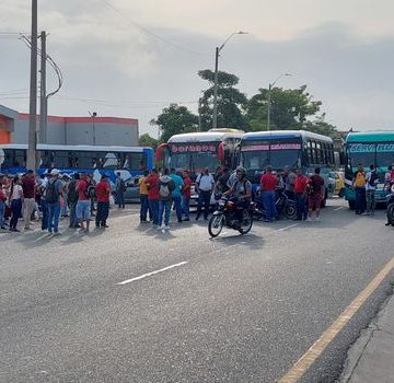 LA FALTA DE CONDUCTORES TIENE OPERANDO LOS BUSES URBANOS DE BARRANQUILLA EN UN 70%..