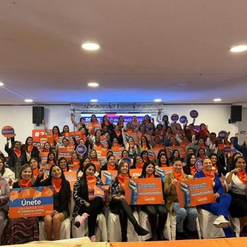 EN LA  CUMBRE NACIONAL DE MUJERES ELECTAS PARTICIPAN 120 MANDATARIAS .